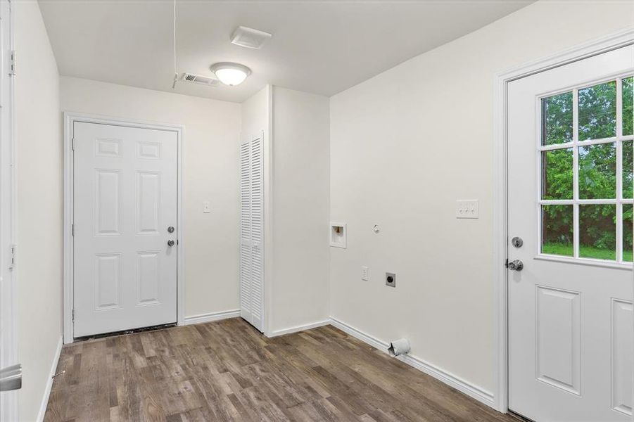 Spacious, unfurnished interior of a new home in , Wills Point (Image 12).