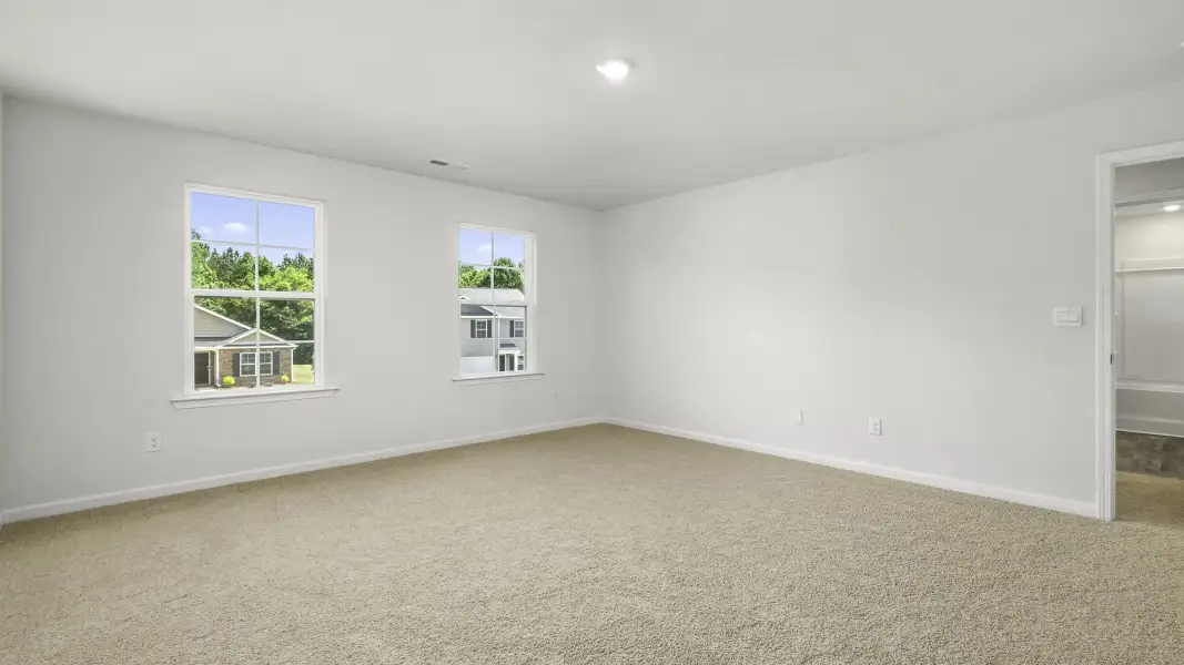 Spacious, unfurnished interior of a new home in Owens Ridge, Lexington (Image 17).