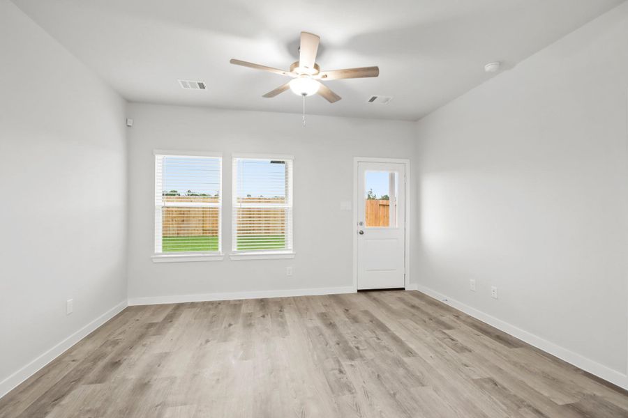 Spacious, unfurnished interior of a new home in Lexington Heights, Willis (Image 15).