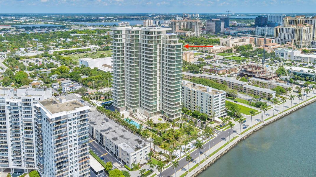 Condo located in West Palm Beach, FL showcasing its design and architecture (Image 20).