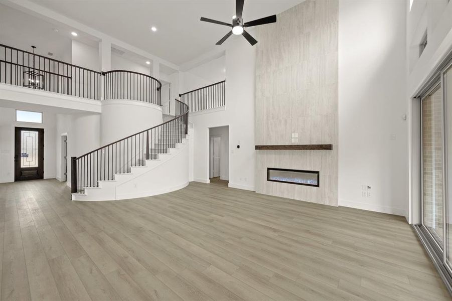 Spacious, unfurnished interior of a new home in High Country, Burleson (Image 28).