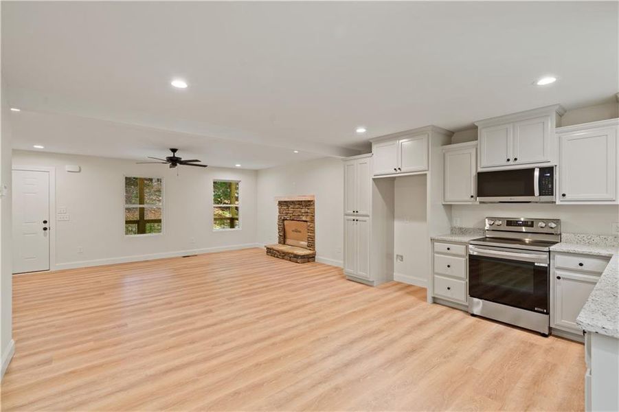 Spacious, unfurnished interior of a new home in , Dahlonega (Image 27).