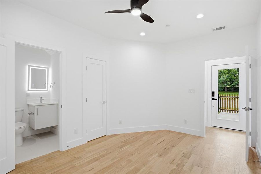 Spacious, unfurnished interior of a new home in , Dallas (Image 27).