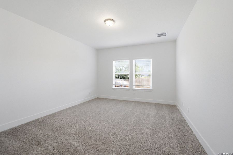 Spacious, unfurnished interior of a new home in Laurel Vistas, San Antonio (Image 17).