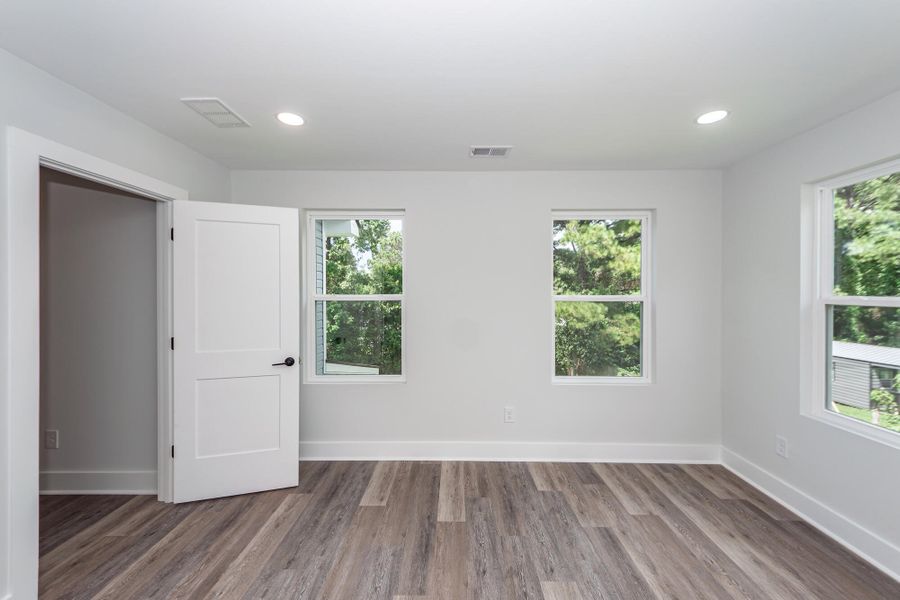 Spacious, unfurnished interior of a new home in , Hanahan (Image 27).