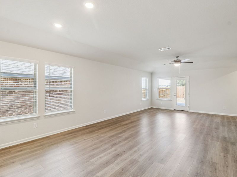 Spacious, unfurnished interior of a new home in Kallison Ranch, San Antonio (Image 15).
