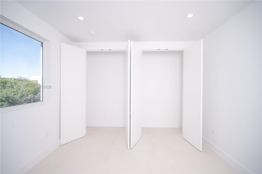 Spacious, unfurnished interior of a new home in , Doral (Image 71).
