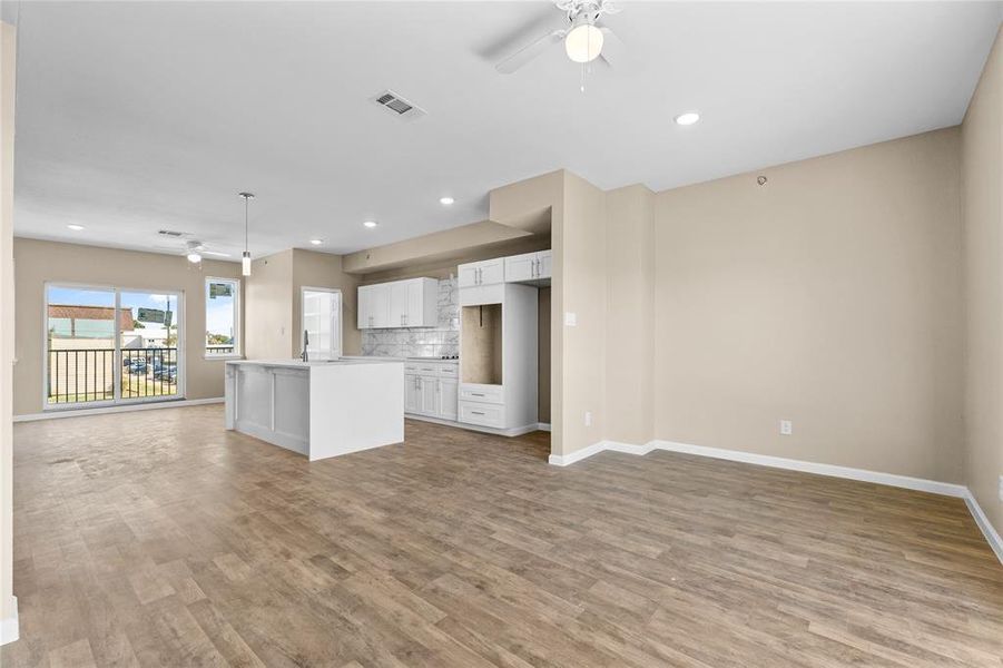 Spacious, unfurnished interior of a new home in , Irving (Image 27).
