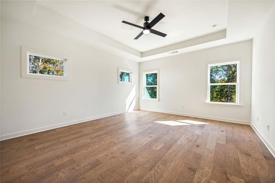 Spacious, unfurnished interior of a new home in Long Hollow Landing, Gainesville (Image 33).