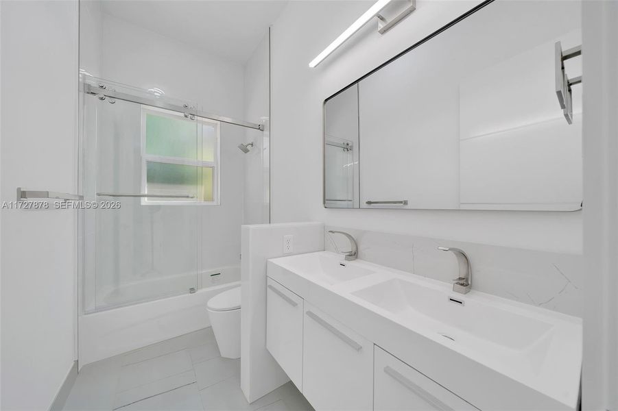 FULL BATHROOM FULL BATHROOM