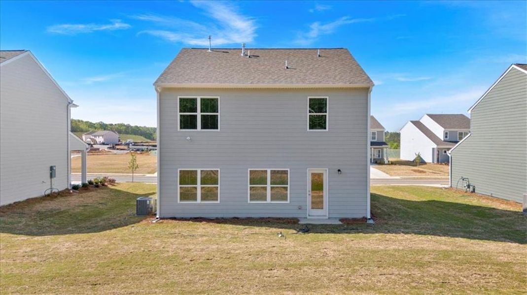 Exterior details and patio area of a home in Salacoa, Calhoun (Image 3).