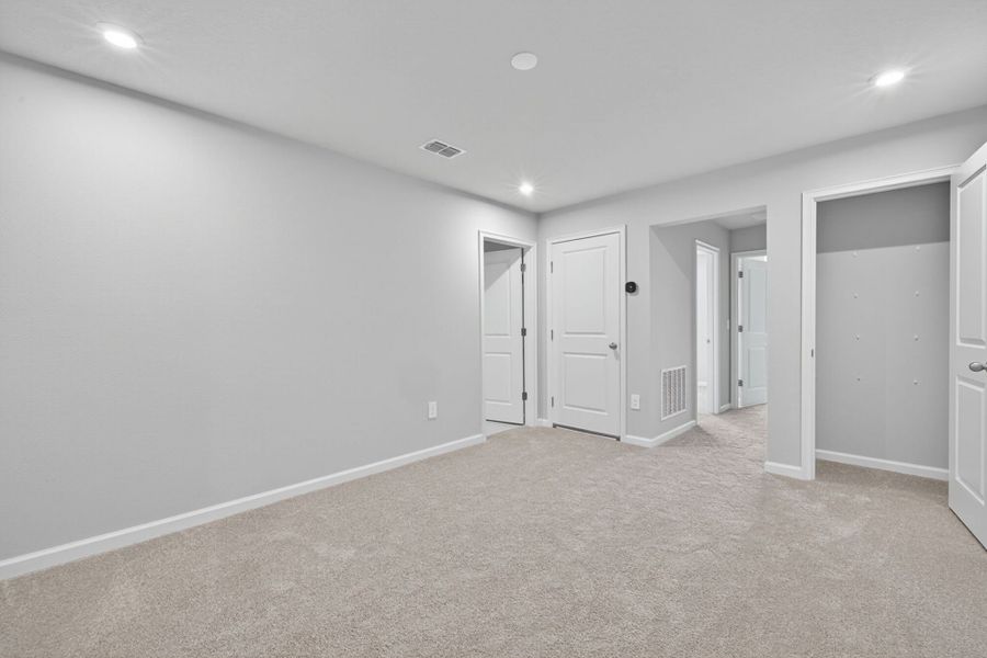 Spacious, unfurnished interior of a new home in Bloomingdale Townes, Brandon (Image 9).