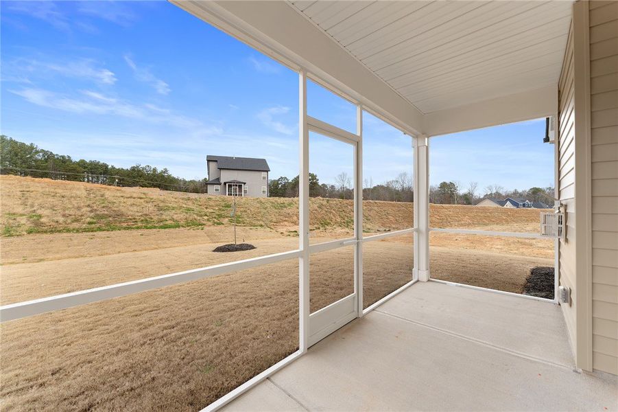 Exterior details and patio area of a home in Eagle Creek, Central (Image 3).