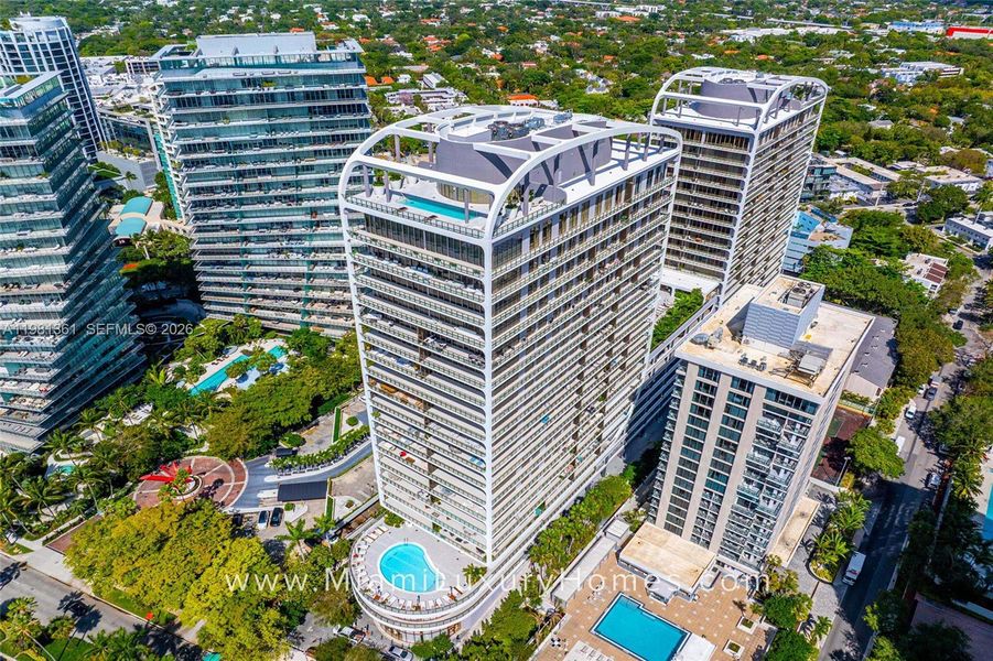 Condo located in Miami, FL showcasing its design and architecture (Image 27).