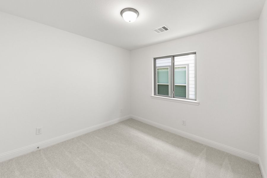 Spacious, unfurnished interior of a new home in Keeneland, Aubrey (Image 35).