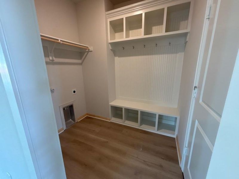Spacious, unfurnished interior of a new home in Waterford Park, Weatherford (Image 8).