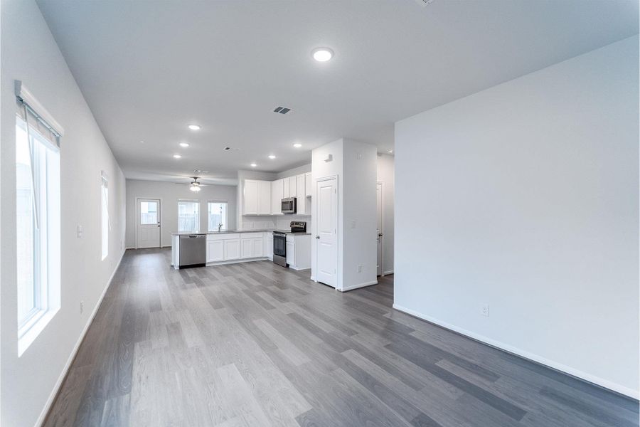 Spacious, unfurnished interior of a new home in Cool Water, Jarrell (Image 12).