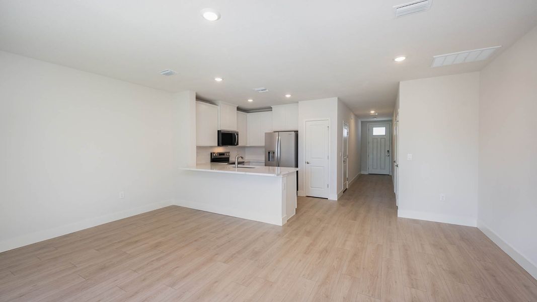 Spacious, unfurnished interior of a new home in Tortuga Cay, Satellite Beach (Image 5).