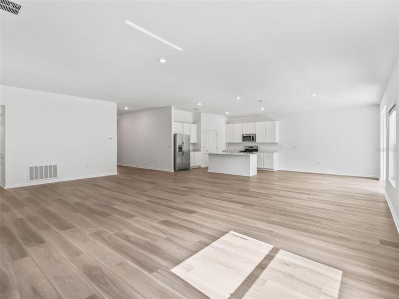 Spacious, unfurnished interior of a new home in Juliette Falls, Dunnellon (Image 19).