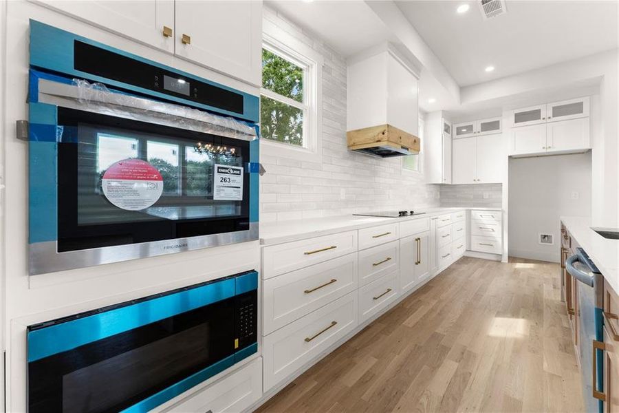 Furnished interior view inside a new home in , Clermont (Image 7).