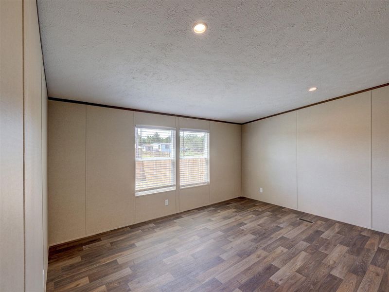 Spacious, unfurnished interior of a new home in , Elgin (Image 20).
