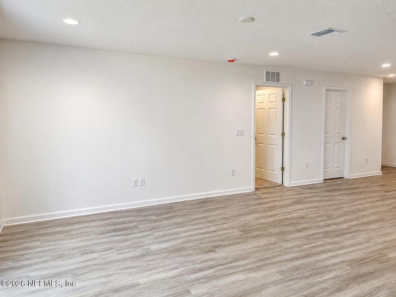 Spacious, unfurnished interior of a new home in , Jacksonville (Image 11).