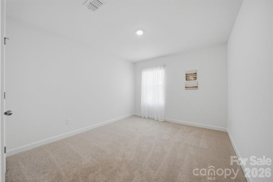Spacious, unfurnished interior of a new home in Buffalo Ridge, Newton (Image 41).