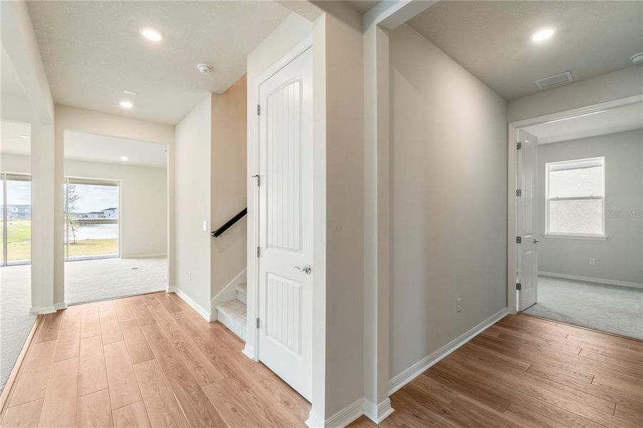 Spacious, unfurnished interior of a new home in , Orlando (Image 25).