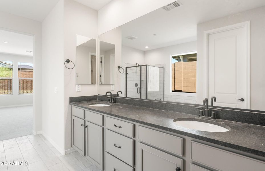 Owner's Bathroom Owner's Bathroom