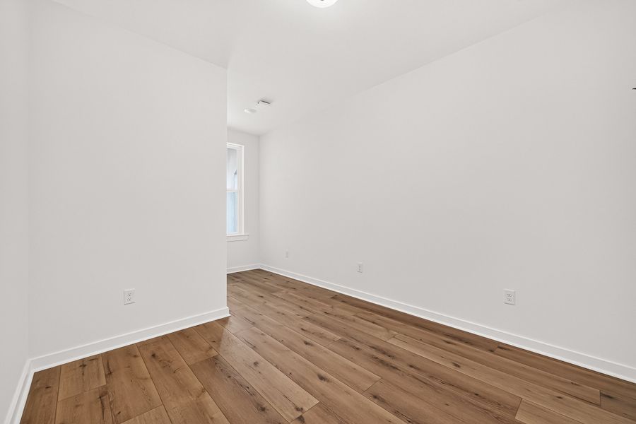 Spacious, unfurnished interior of a new home in Two Step Farm, Montgomery (Image 26).