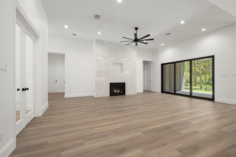Spacious, unfurnished interior of a new home in , Huntsville (Image 27).