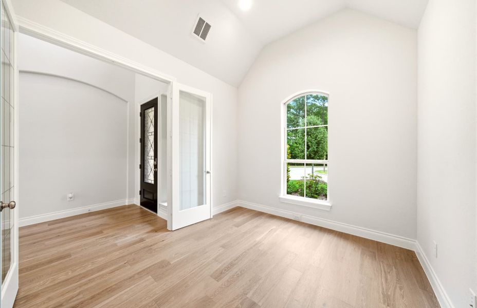 Spacious, unfurnished interior of a new home in Bridgeland 60′, Cypress (Image 20).
