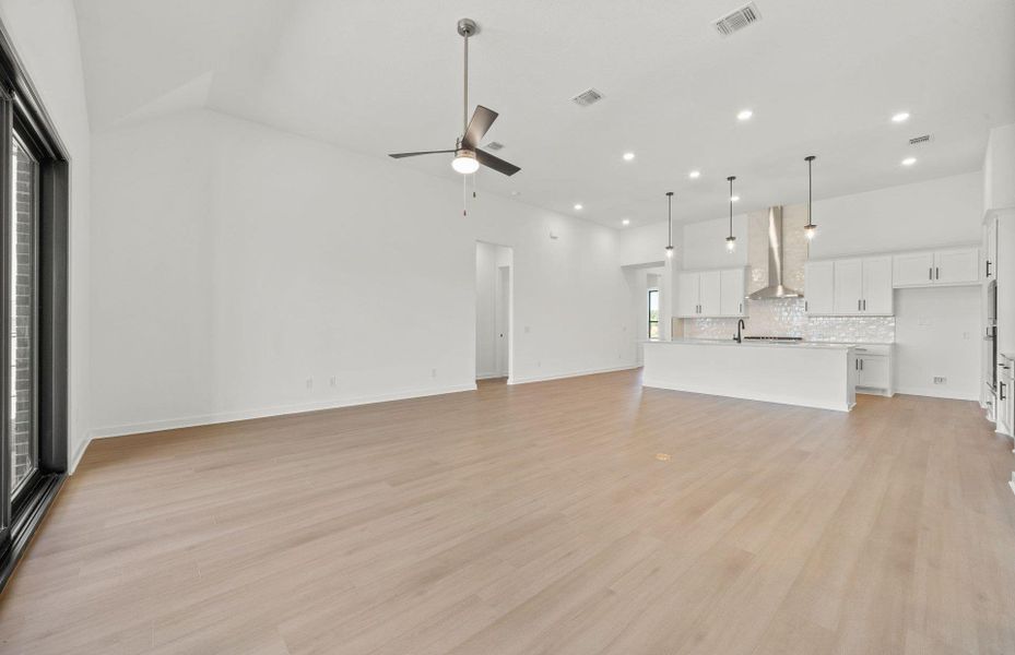Spacious, unfurnished interior of a new home in 6 Creeks, Kyle (Image 20).