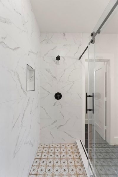 Dual shower head/Rain Shower, twice the fun!