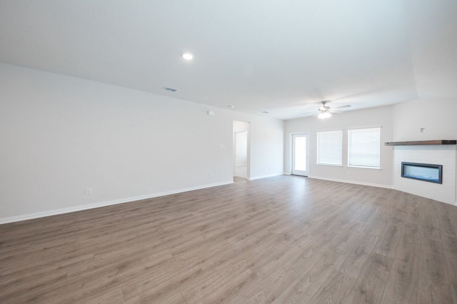 Spacious, unfurnished interior of a new home in Verandah, Royse City (Image 25). Spacious, unfurnished interior of a new home in Verandah, Royse City (Image 25).
