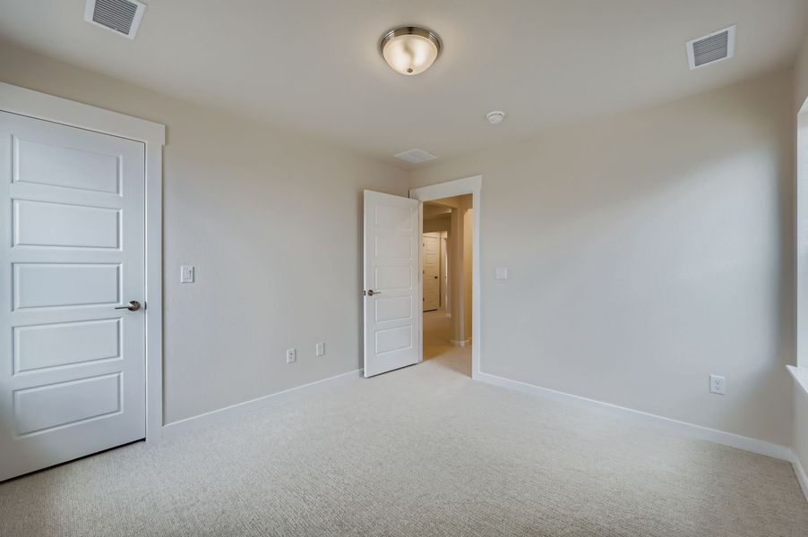 Spacious, unfurnished interior of a new home in Sterling Ranch 40s, Colorado Springs (Image 27).
