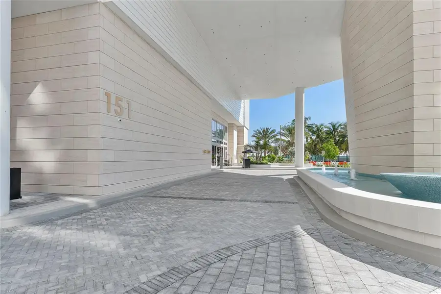 Valet driveway to both towers Valet driveway to both towers