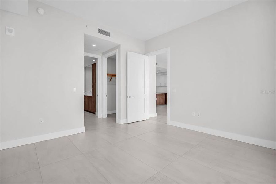 Spacious, unfurnished interior of a new home in , St. Petersburg (Image 42). Spacious, unfurnished interior of a new home in , St. Petersburg (Image 42).