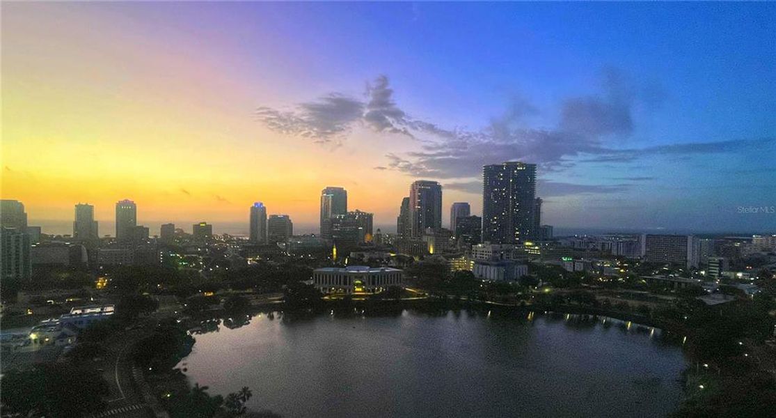 Condo located in St. Petersburg, FL showcasing its design and architecture (Image 31).