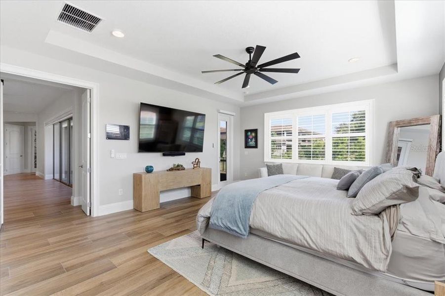 Furnished interior view inside a new home in , Orlando (Image 59).