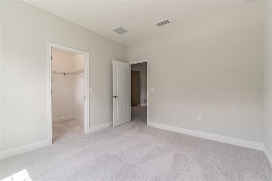 Spacious, unfurnished interior of a new home in , Tampa (Image 40).