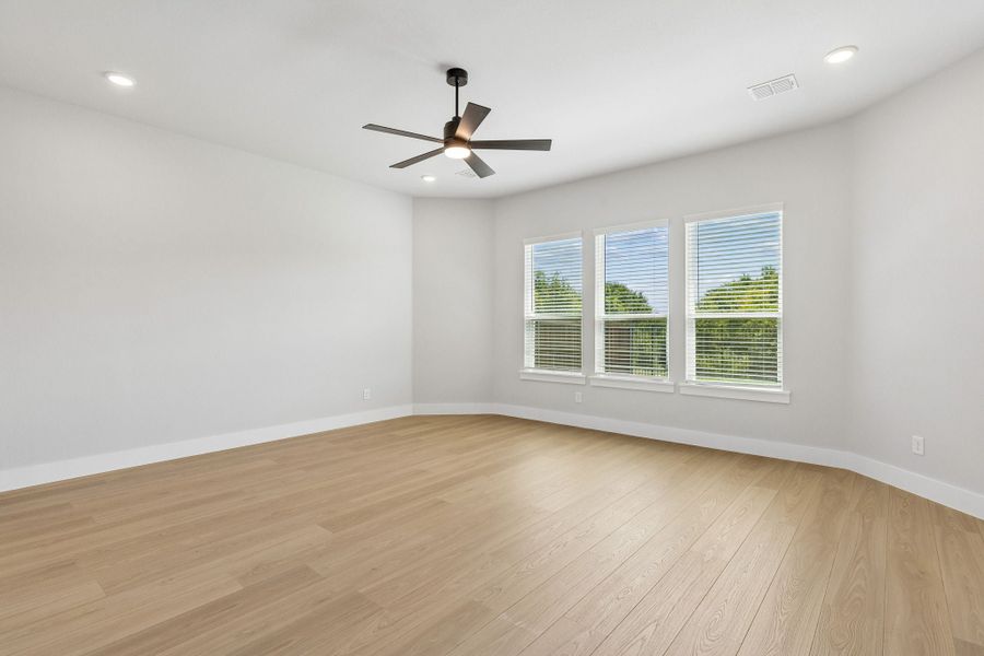 Spacious, unfurnished interior of a new home in Rainwater Crossing, Celina (Image 19).