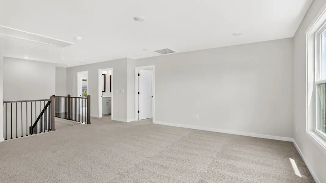 Spacious, unfurnished interior of a new home in Cottonwood Ridge, Piedmont (Image 35).