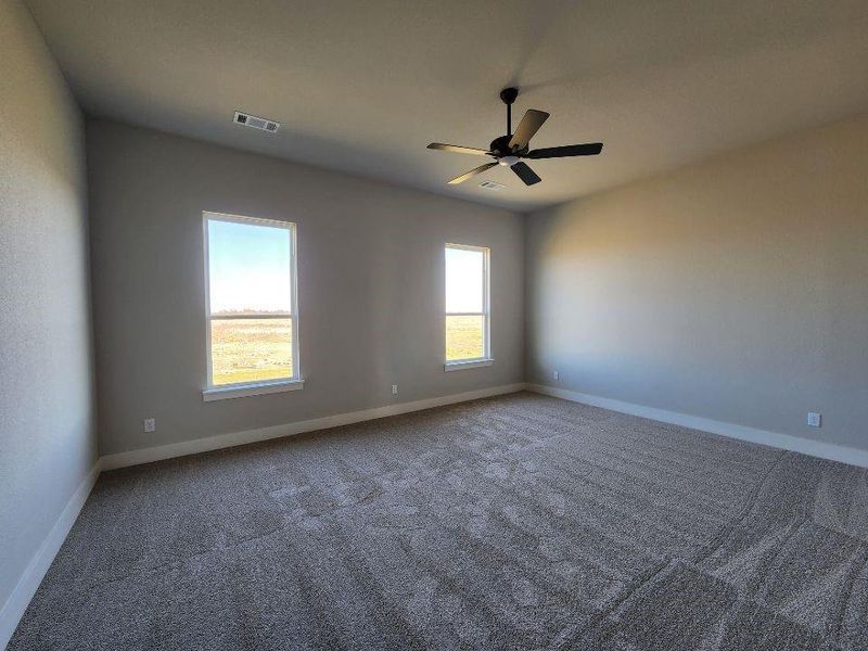 Spacious, unfurnished interior of a new home in Rocky Top, Krum (Image 9).