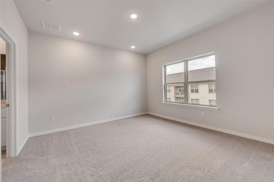 Spacious, unfurnished interior of a new home in City Point, North Richland Hills (Image 15).