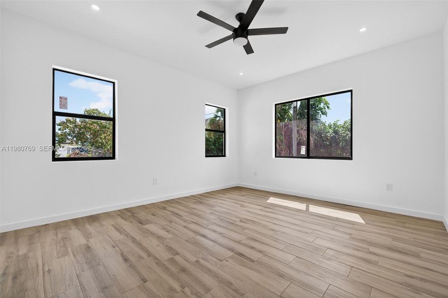 Spacious, unfurnished interior of a new home in , Fort Lauderdale (Image 16).