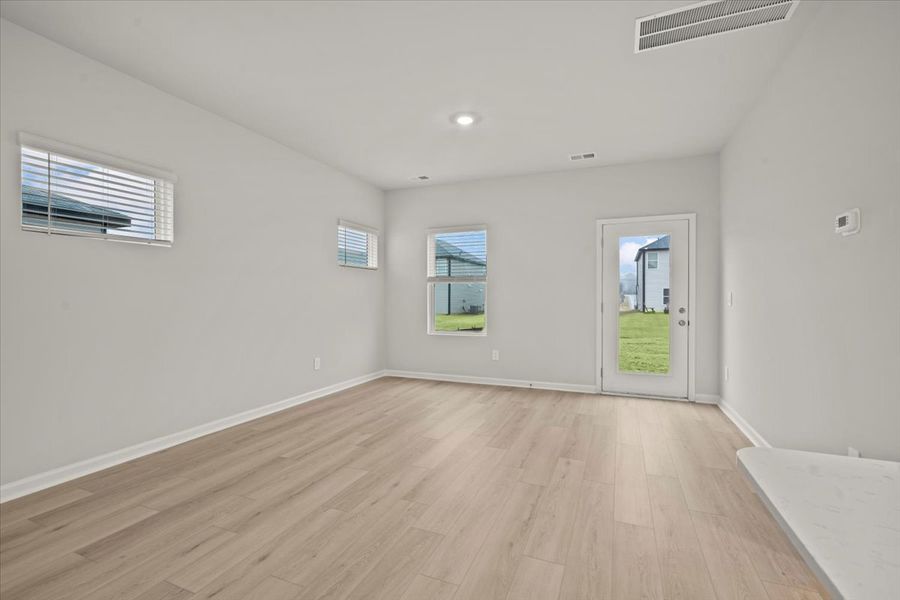 Spacious, unfurnished interior of a new home in Pleasant Brook, Piedmont (Image 8).