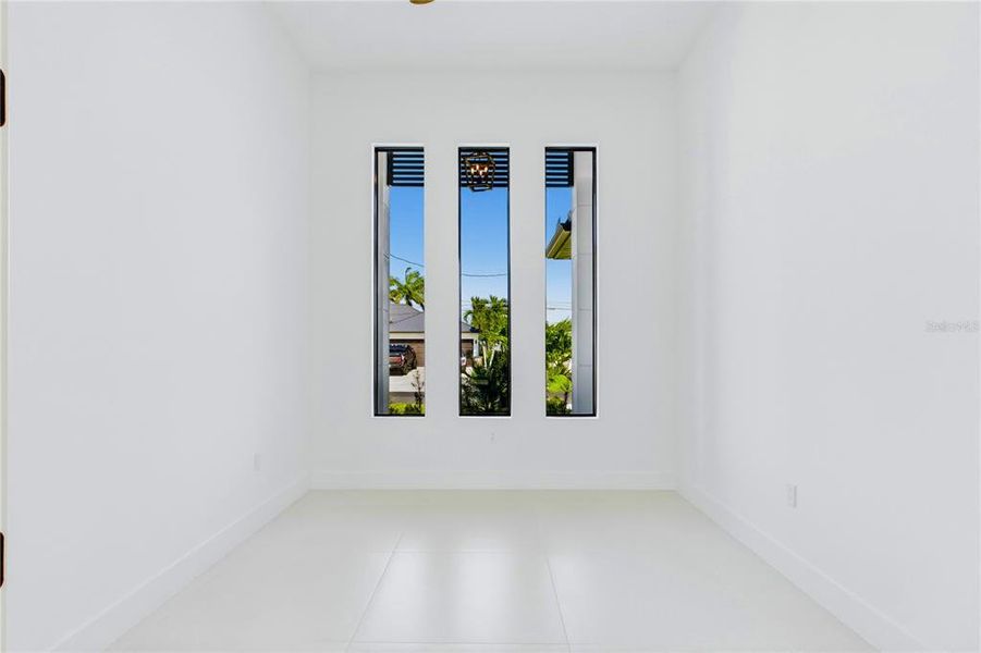 Spacious, unfurnished interior of a new home in , Cape Coral (Image 42).