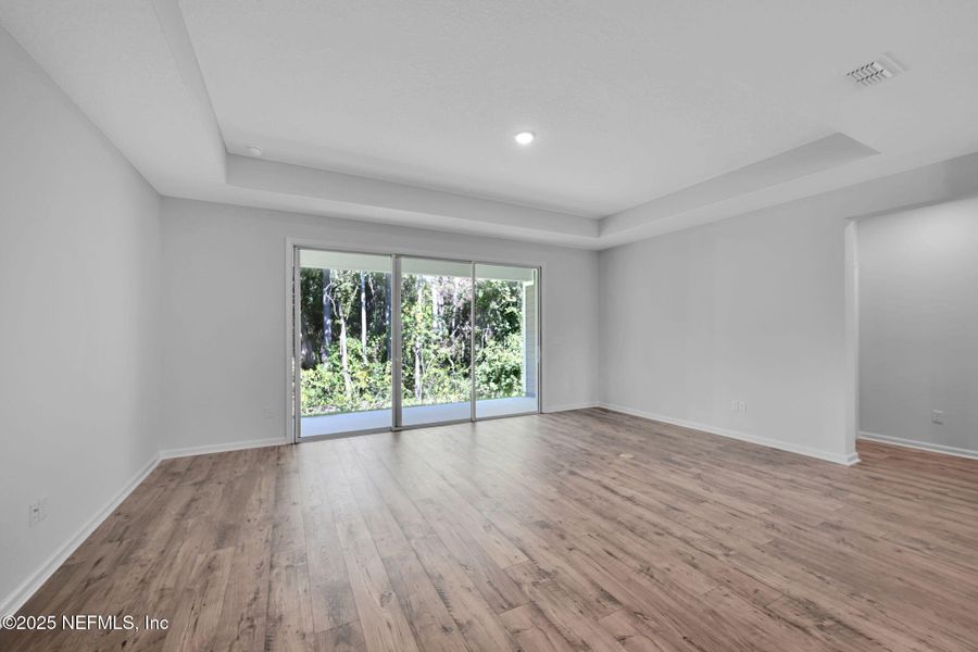 Spacious, unfurnished interior of a new home in McGirt's Creek, Yulee (Image 29).