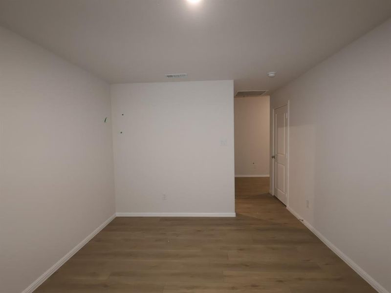 Spacious, unfurnished interior of a new home in Sanderos, Fort Worth (Image 13).
